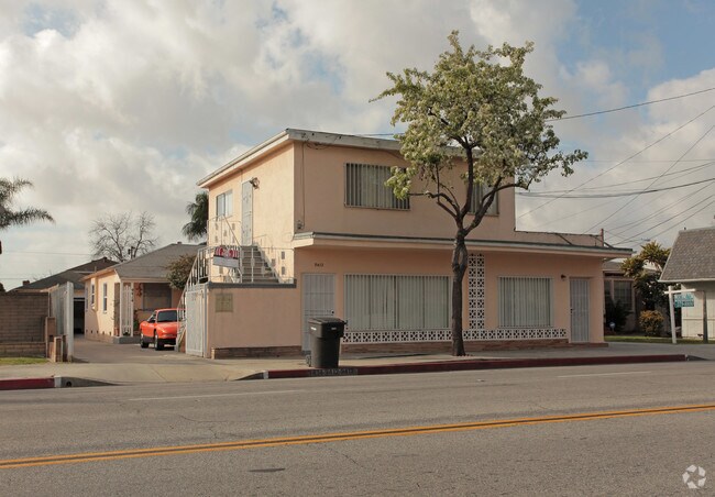 Primary Photo - 9412-9414 Flower St