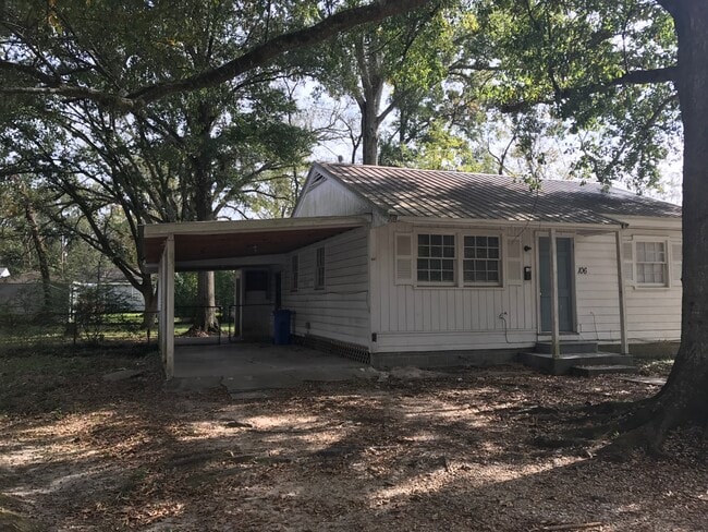 Building Photo - 106 Rosewood Dr