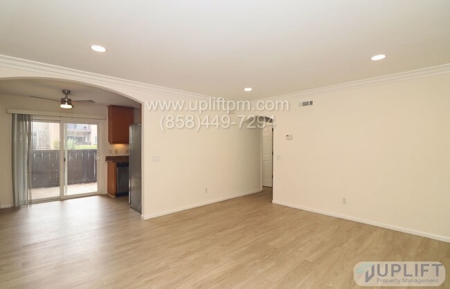 Building Photo - 2 Bed / 1 Bath Condo in Oceanside