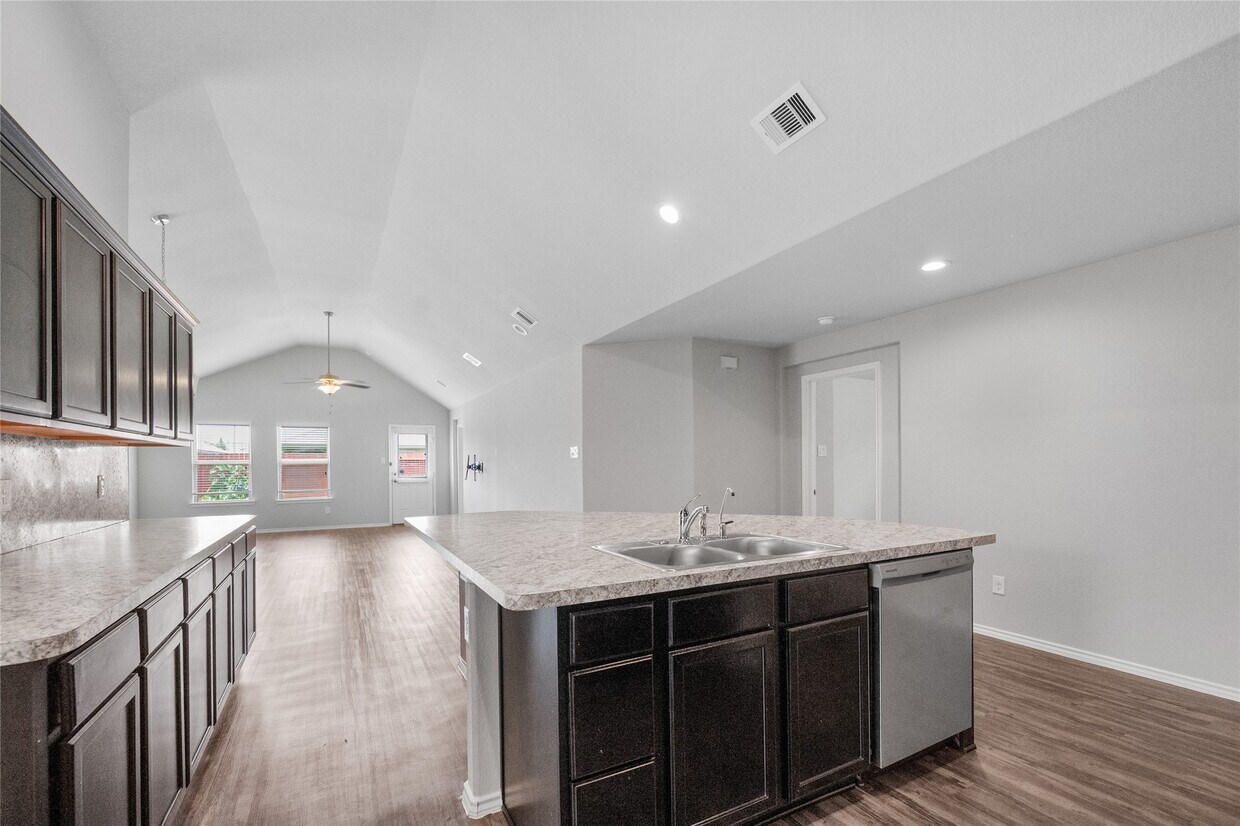 Foto principal - 6111 Lilly Belle St
