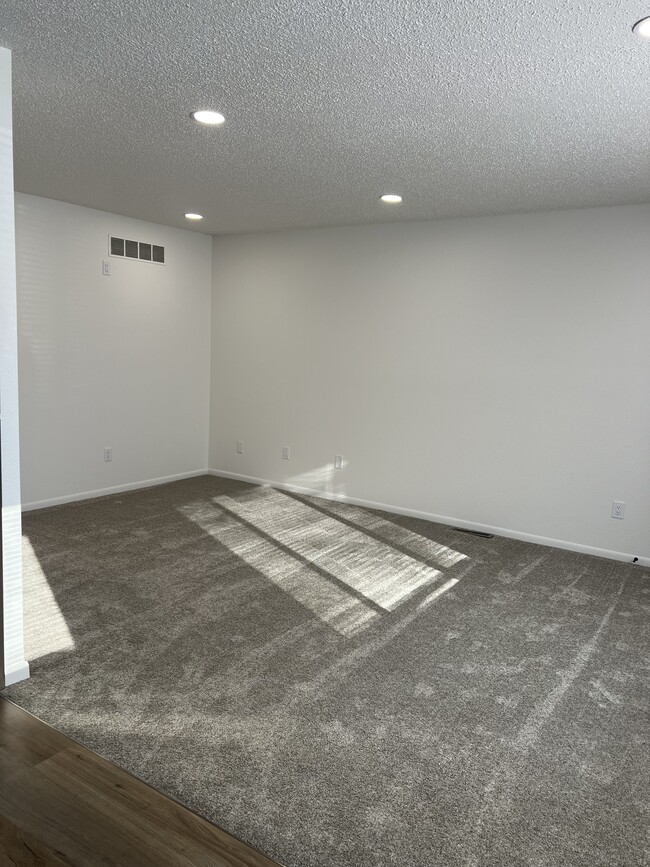 Building Photo - 5324 Jennifer Dr