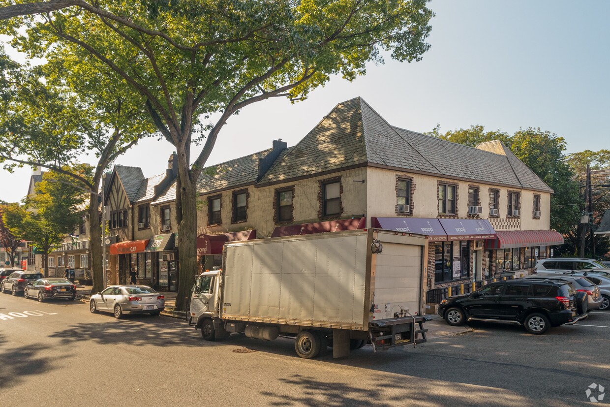 Foto del edificio - 8260-82-74 Austin St