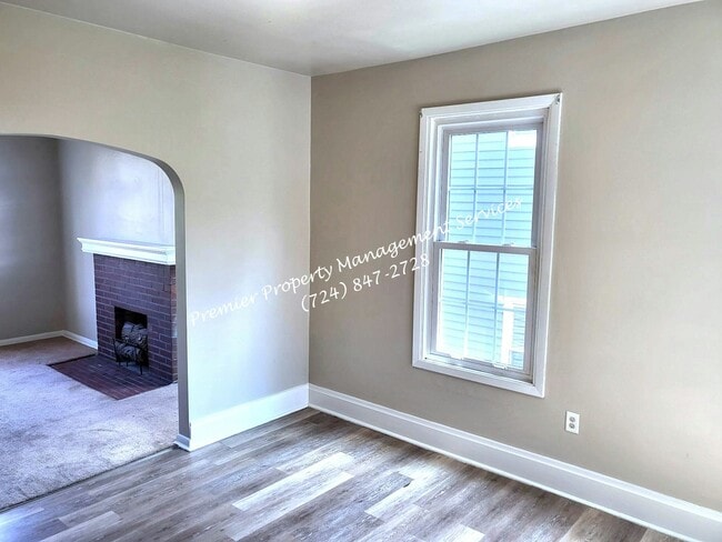 Building Photo - 709 Maplewood Ave