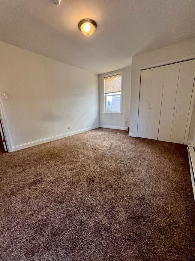Building Photo - Stunning 2-Bedroom Apartment in Frankford!...