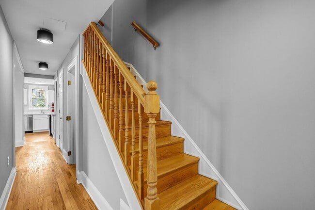 Building Photo - 349 Kentucky Ave SE