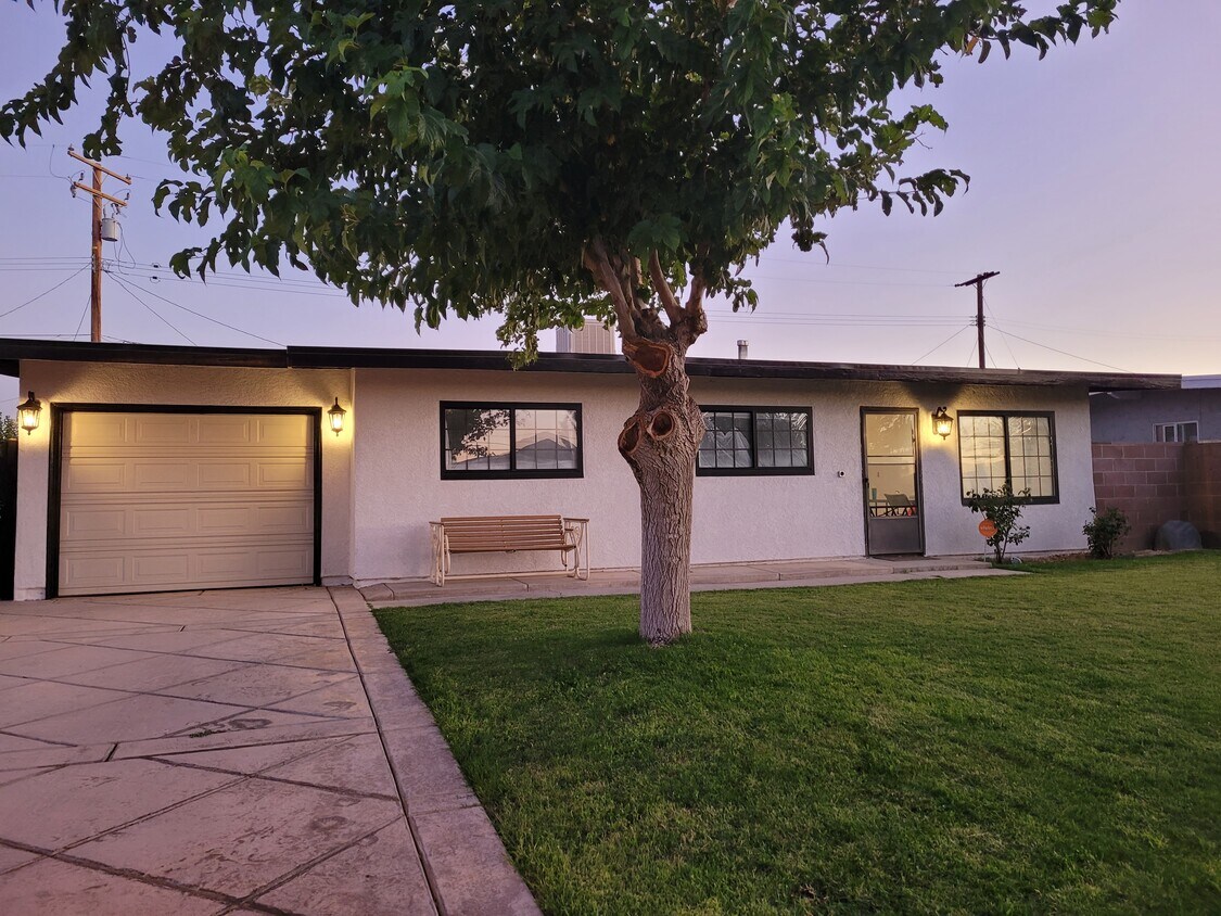 2180 Elm Street - 2180 Elm St