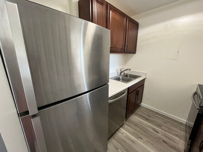 Foto del edificio - Pearl Ridge Gardens & Tower (Aiea) - 1 bedroom, 1 parking, swimming pool, and AC