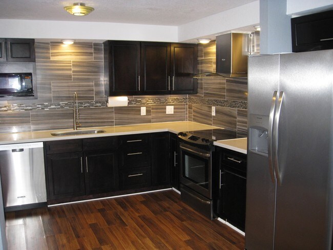 Building Photo - 1301 S Puget Dr