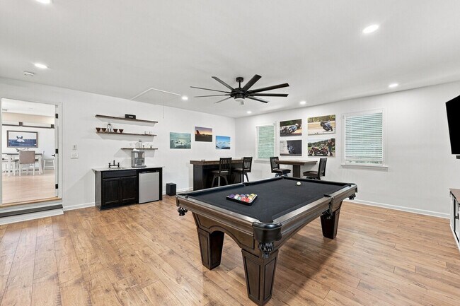 Foto del edificio - 4225 Twin Rivers Dr