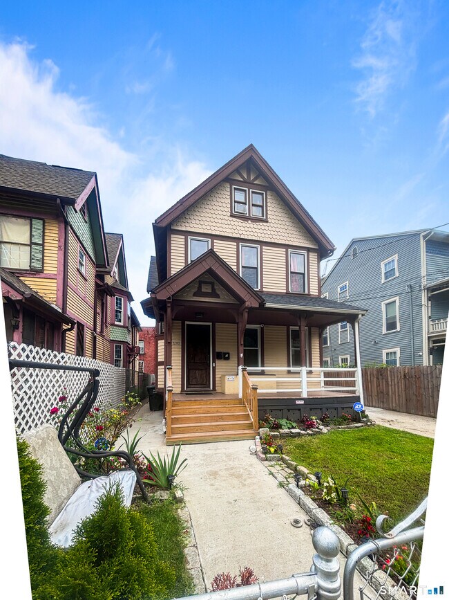 Building Photo - 630 Kossuth St