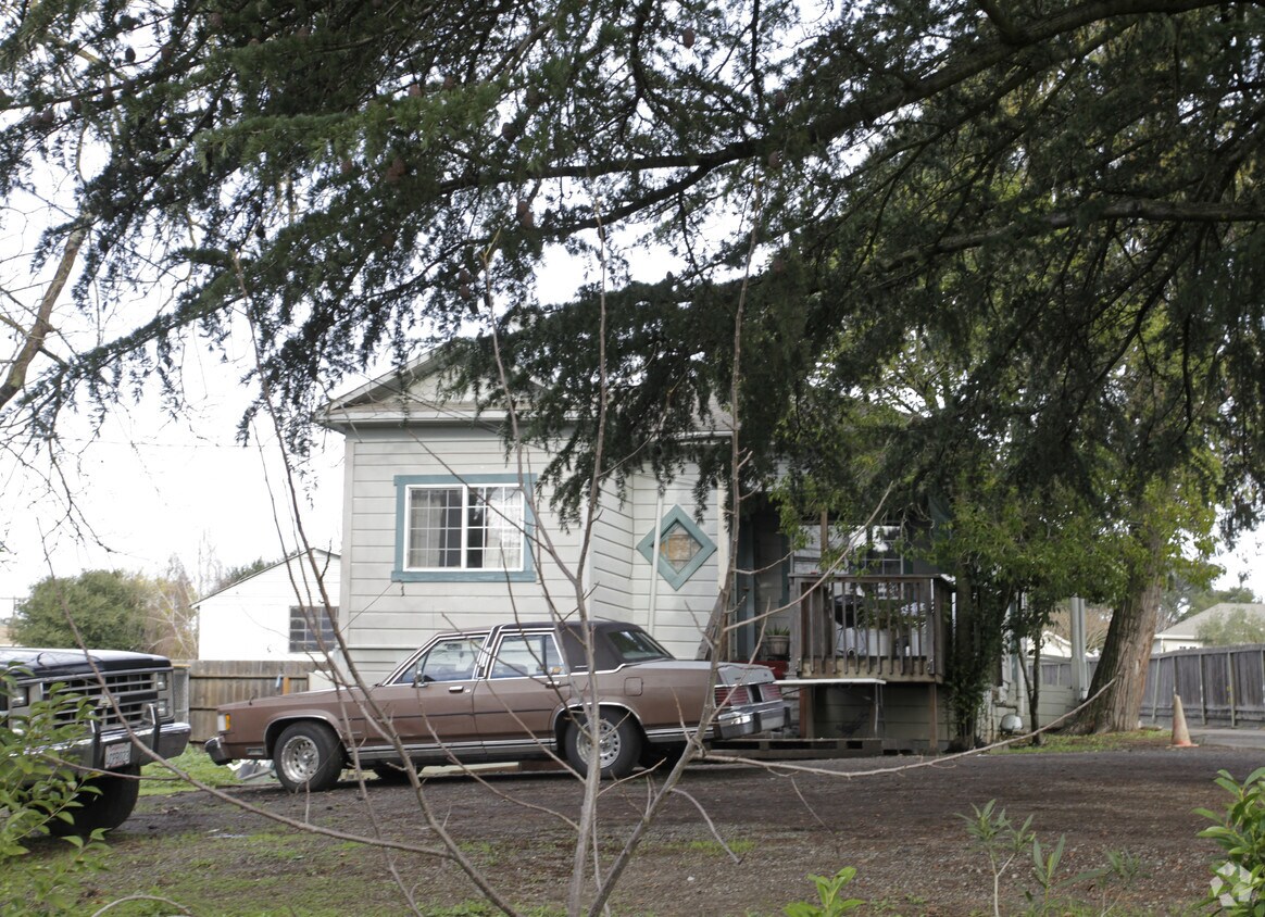 Primary Photo - 1802 Bodega Ave