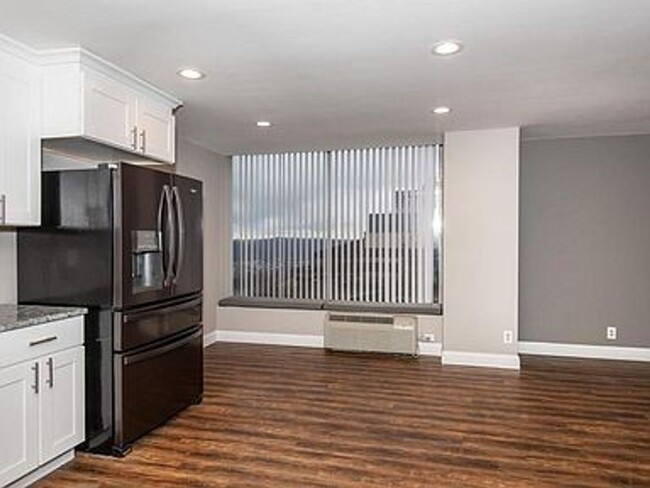 Building Photo - Live in luxury, with beautiful views of th...
