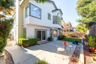 Building Photo - 517 Leafhaven Ln