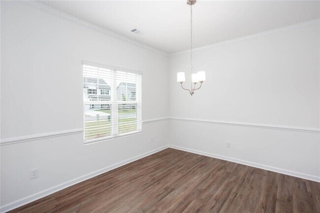 Building Photo - 590 River Run Dr