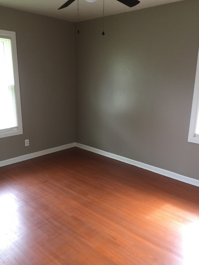 Building Photo - Cozy 3 BR 1.5 Bath