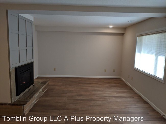 Building Photo - 2884 Fairway Dr