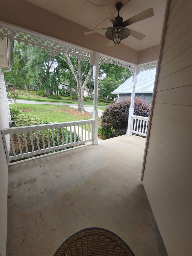 Building Photo - Beautiful 2 Bedroom/2 Bath