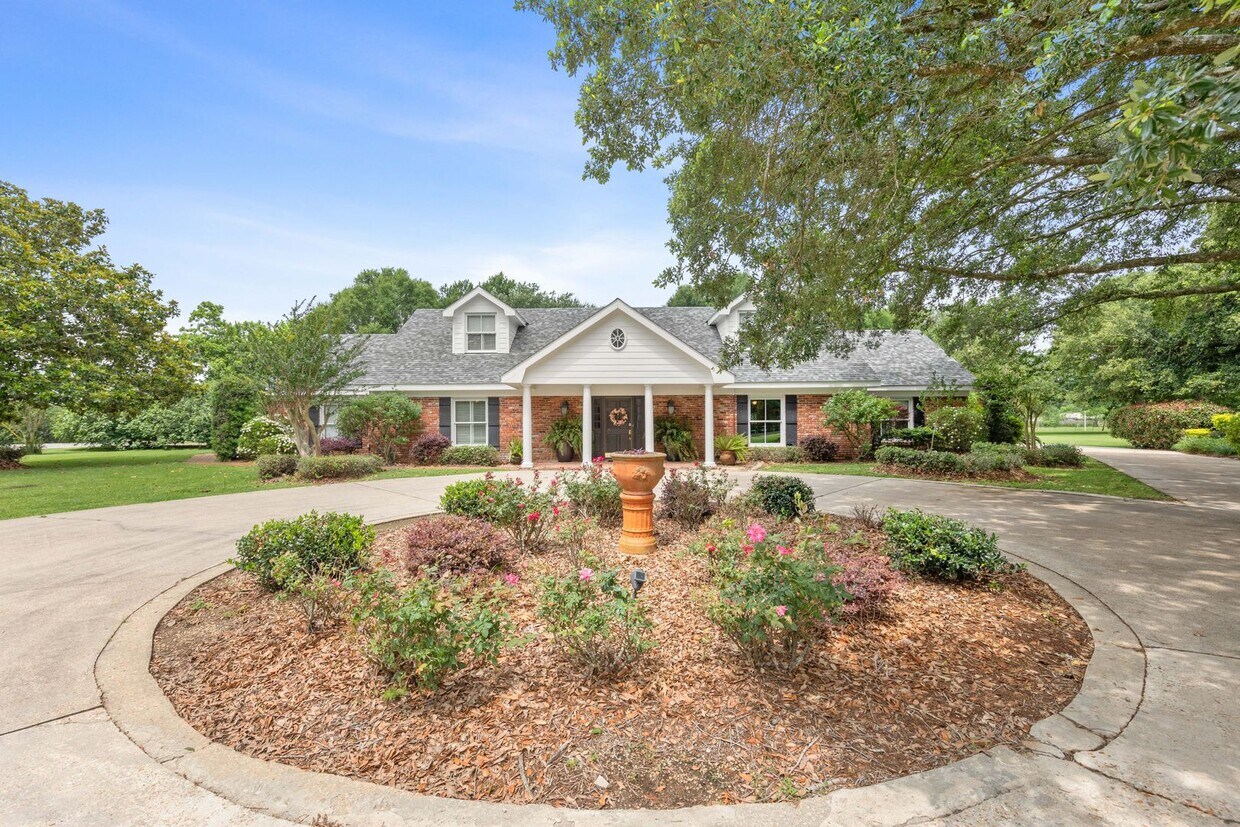 Primary Photo - 1026 1/2 S Morgan Avenue