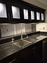 Building Photo - 600 W 9th St