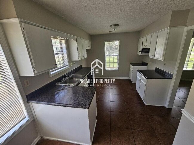 Building Photo - 6600 Birch Run Ln