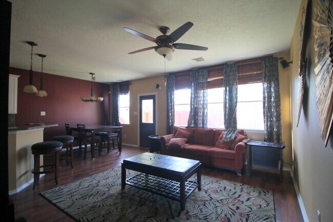 Building Photo - 25230 Finchgrove Ln