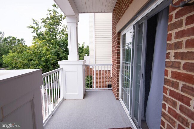 Building Photo - 2700 Willow Oak Dr