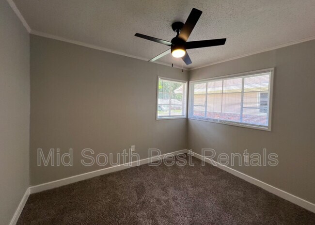 Foto del edificio - 1297 Elkwood St