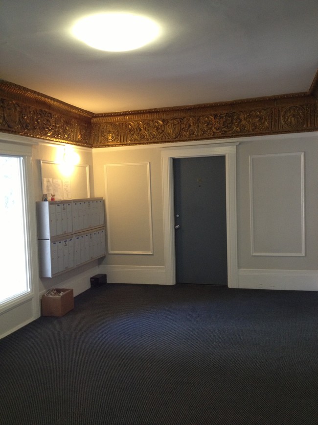 Building Photo - 998 Divisadero St