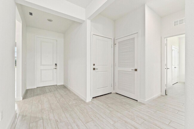 Foto del edificio - 2780 NE Breezeway Cir