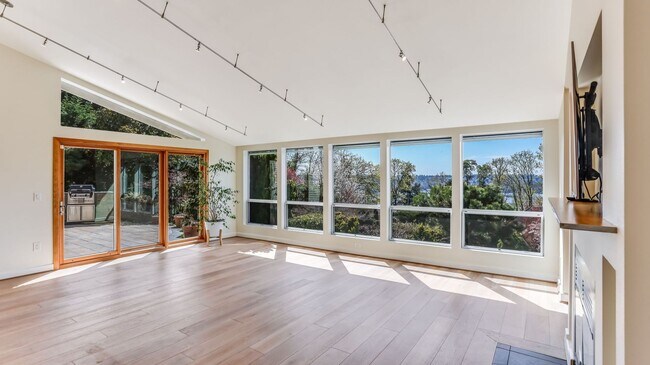 Foto del edificio - 5bd/5ba Mercer Island Home