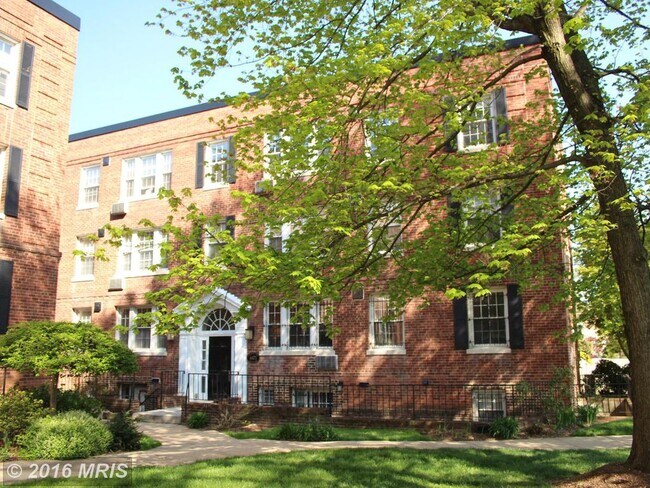 Building Photo - 4471 MacArthur Blvd NW