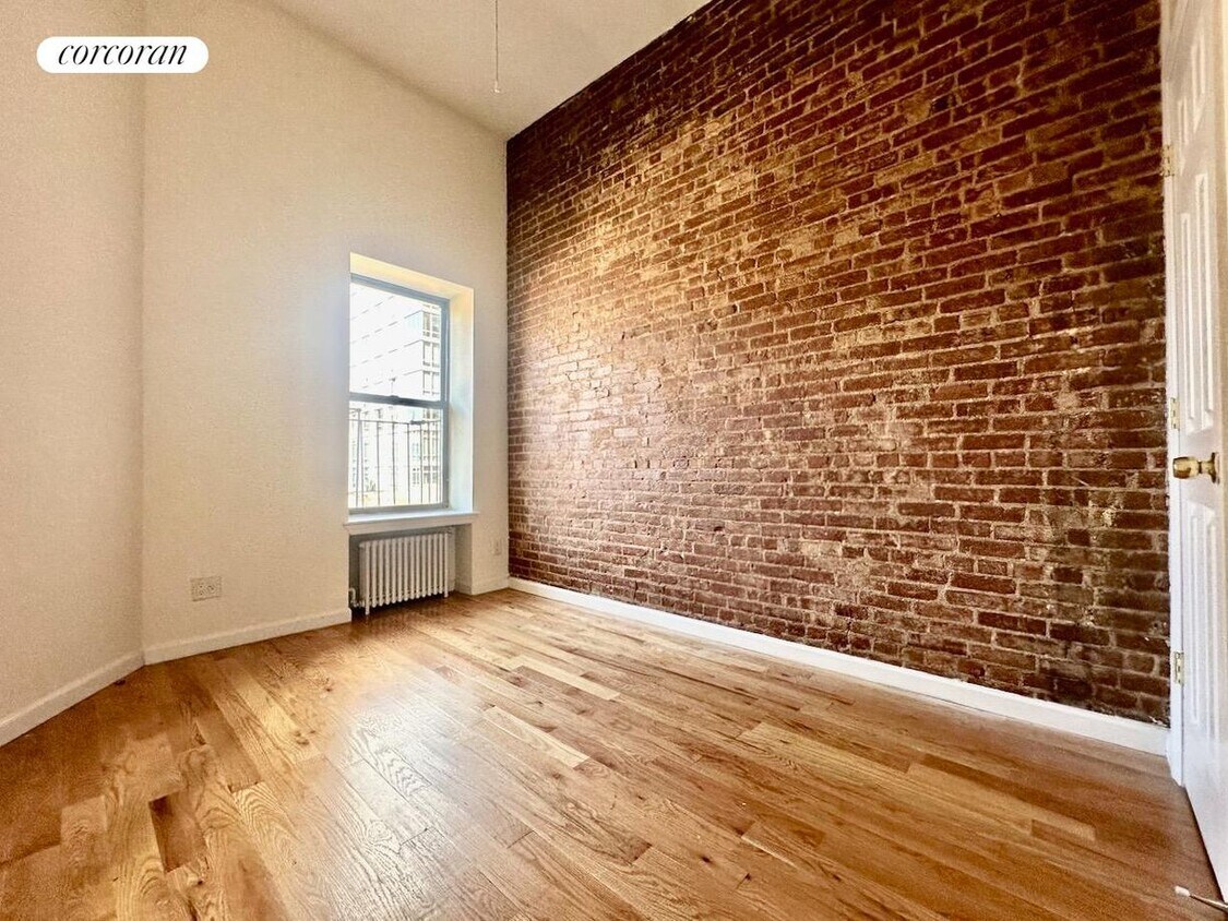 Foto principal - 316 W 51st St