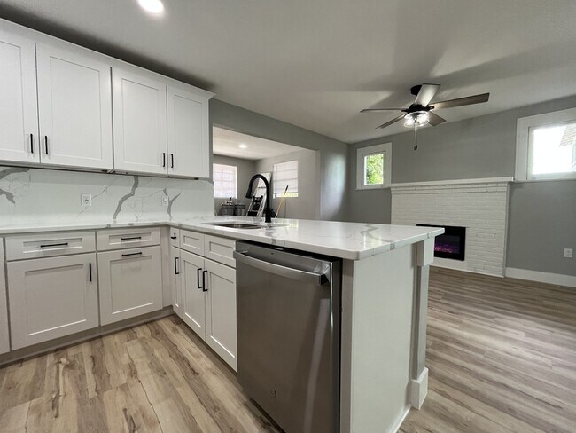 Building Photo - 437 Ruth Ln