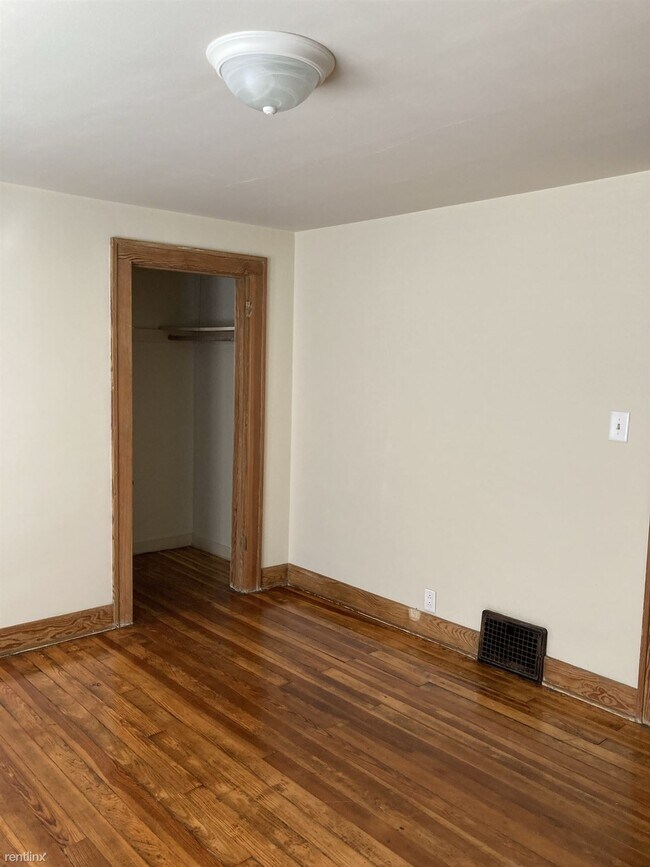 Foto del edificio - 748 Wheaton Ave