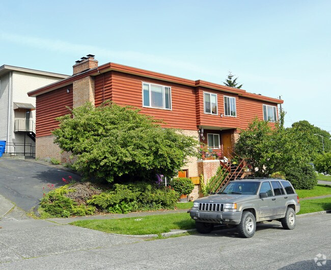 Building Photo - 4251 27th Ave W