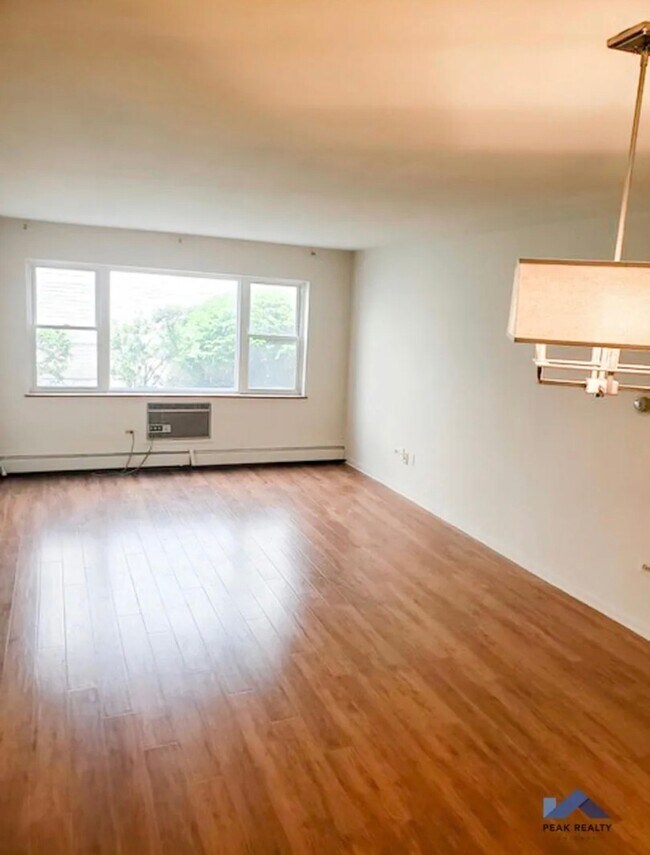 Foto del edificio - 2146 Sherman Ave