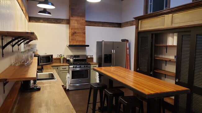 Foto del edificio - Stunning Modern 4-Bed/4-Bath Apartment- Pi...