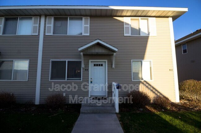 Foto del edificio - 454 E Center St