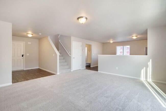 Building Photo - 2801 Jordan River Dr