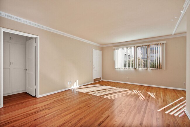 Building Photo - 3144 S. Barrington Ave in Mar Vista