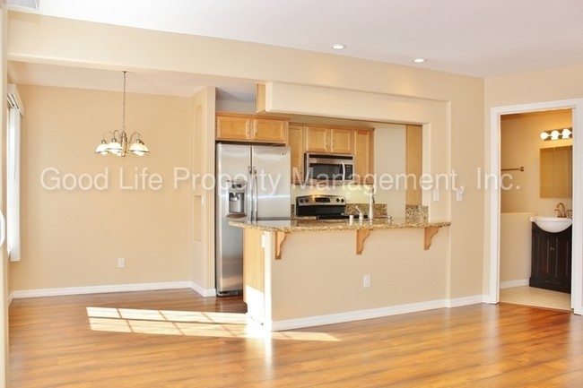 Building Photo - 5252 Balboa Arms Dr