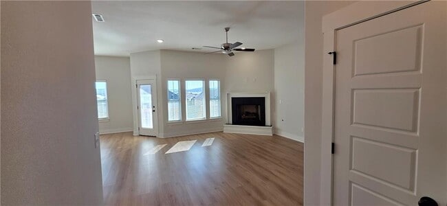 Foto del edificio - 921 Round Top St