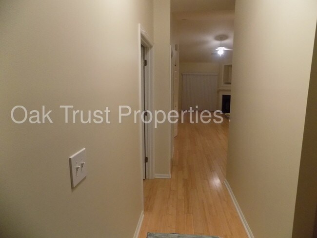 Foto del edificio - Eastwood Townhomes