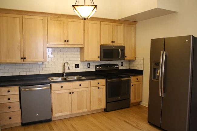 Building Photo - 221 E 10th St