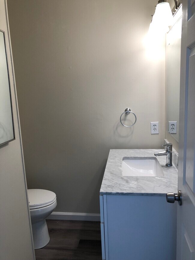 Downstair bathromm - 3570 Northwood Dr