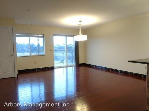 Building Photo - 1000 Wingate St