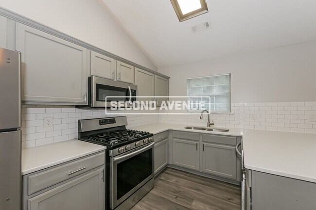 Foto del edificio - 45 Riverside Ct
