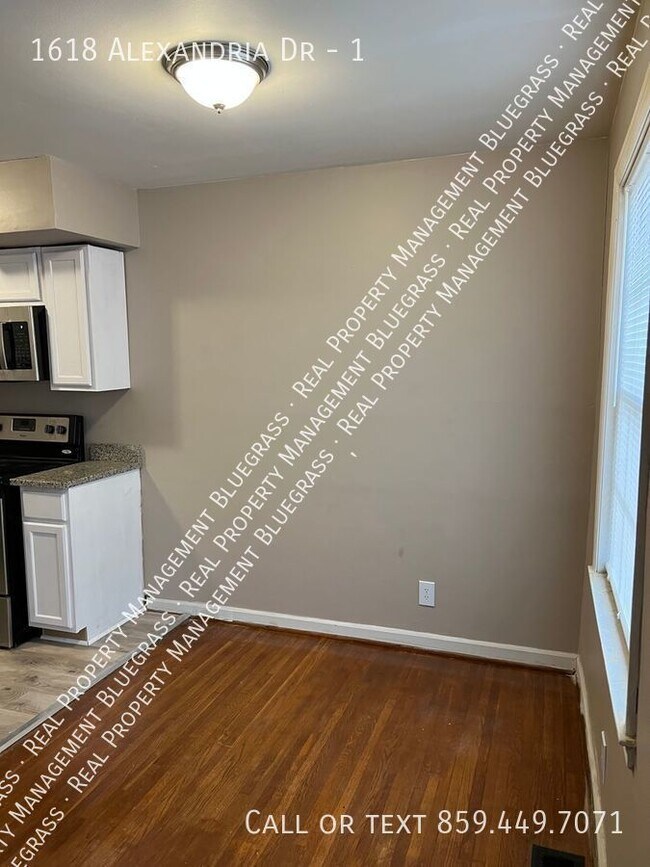 Foto del edificio - RENOVATED TOWNHOME