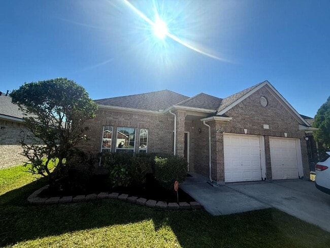 Building Photo - 10110 Gil Jr Ln