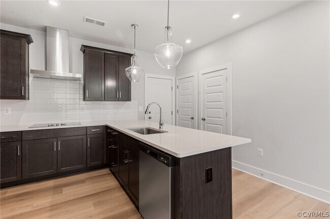Building Photo - 593 Weaver Brook Walk